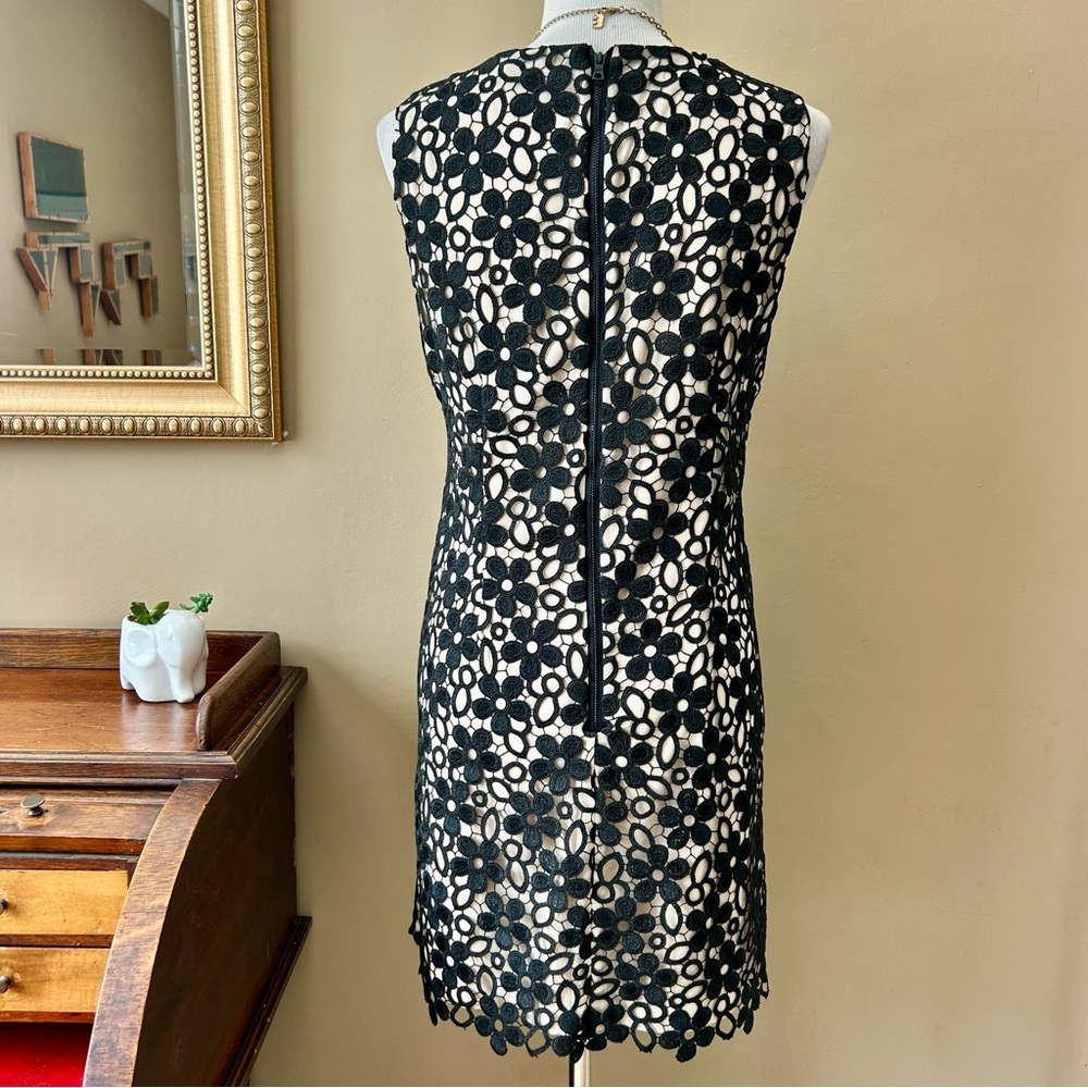 ALICE + OLIVIA Clyde Black Daisy Floral Crochet Open Knit Mini Shift Dress 10 - Picture 8 of 11
